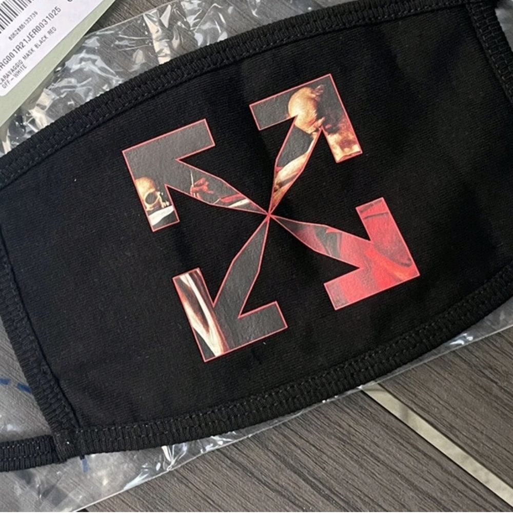 NIB Off-White Black and Red Graphic  Caravaggio Face Mask